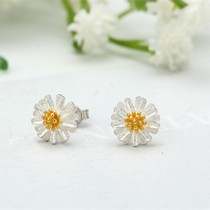 Zhou Jiujiu 925 Silver Earrings Japan and South Korea fresh little daisy earrings to send girlfriends silver ear ornaments to send girlfriends fashion accessories