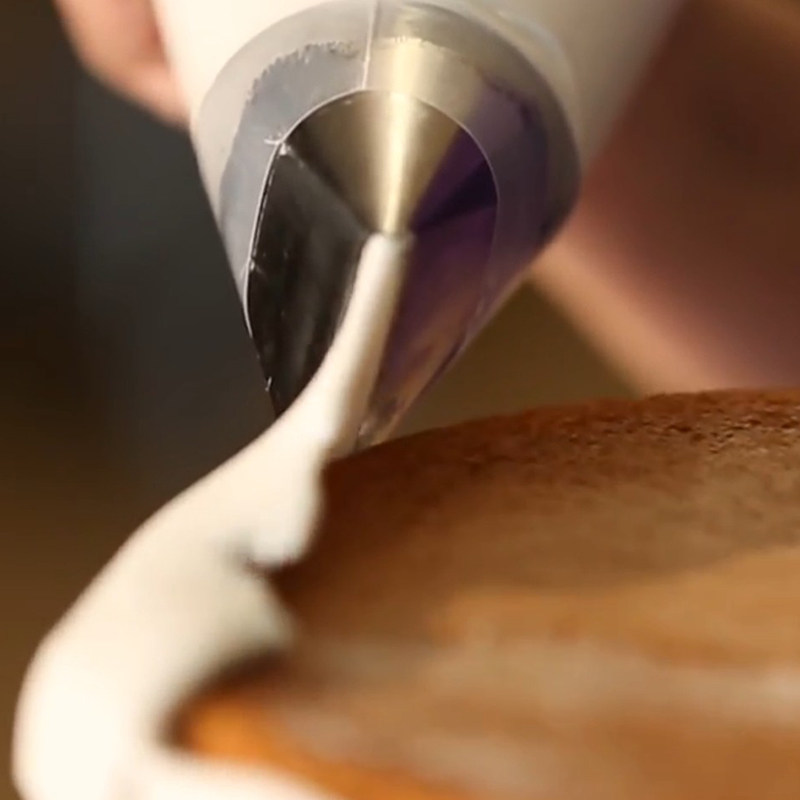 Large Cream Spreading and Decorating Nozzle, Large Single-Row Nozzle No. 200