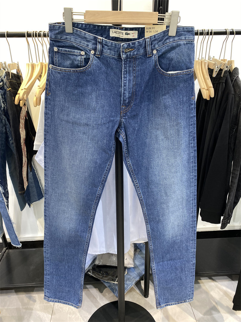 Elastic small jeans, slim fit, with a vintage distressed effect, simple and elegant design