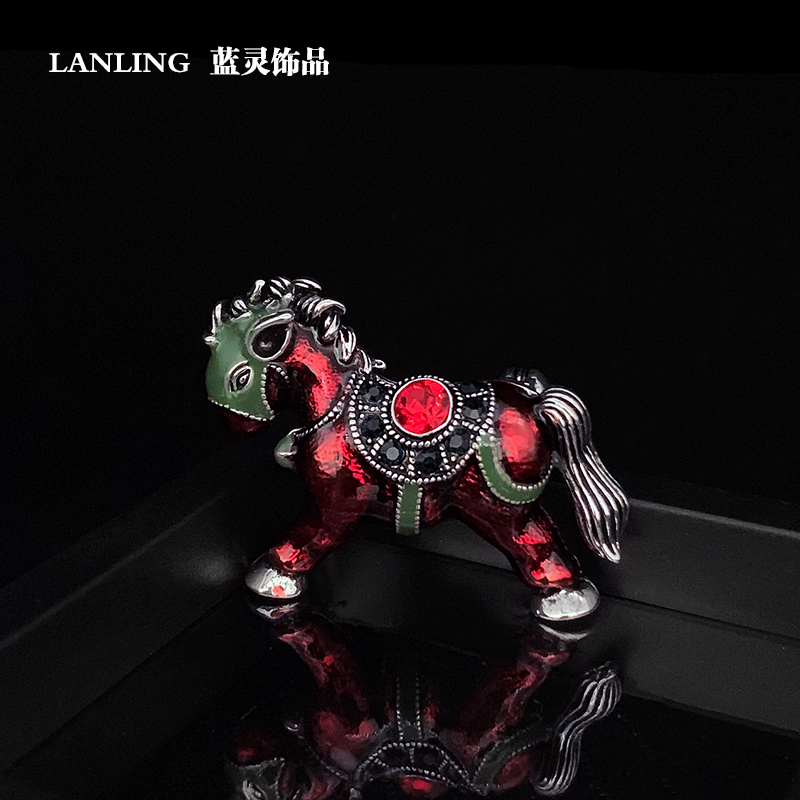 Retro cute Trojan horse personality brooch Japanese and Korean cartoon men's and women's suits upscale corsage Joker pin accessories