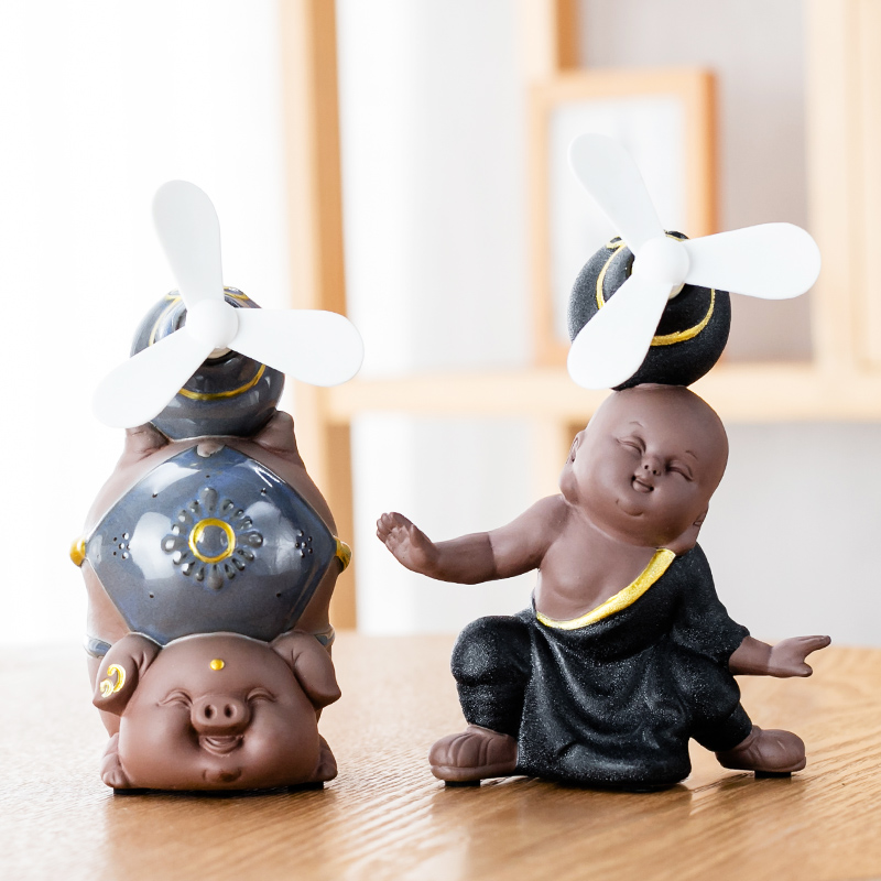 Shadow at the young monk pet pig tea to play mini electric fan ceramic creative tea pet move home office furnishing articles