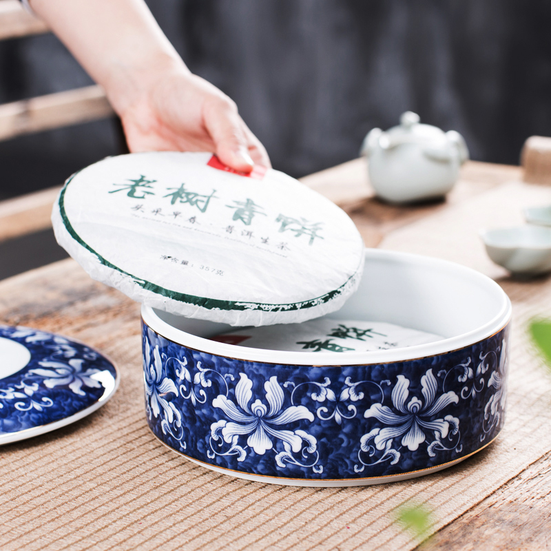 Shadow at large blue and white porcelain tea pot of pu 'er tea cake tea boxes, tea boxes of tea ceramic seal storage tanks