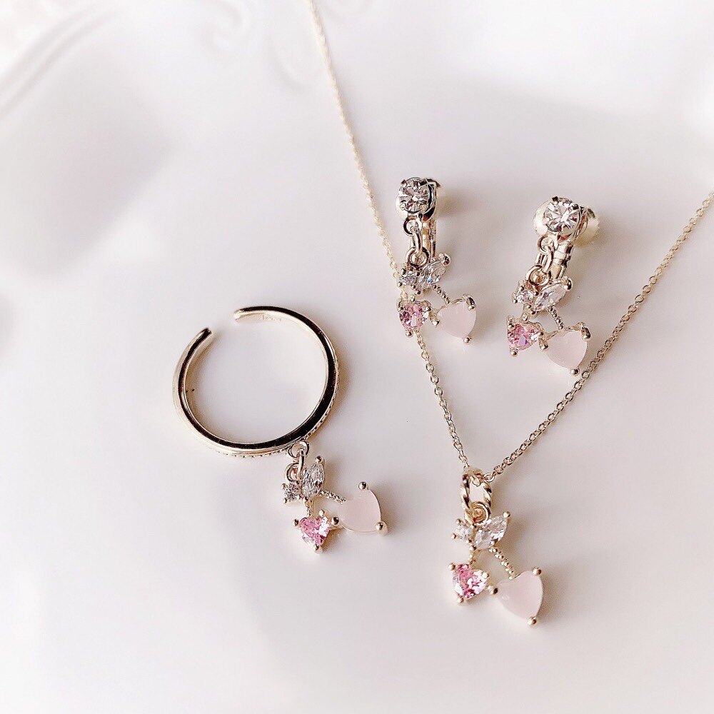 Bao Tuanfa yuka Japanese moca Japanese cute broken diamond gemstone inlaid small cherry necklace