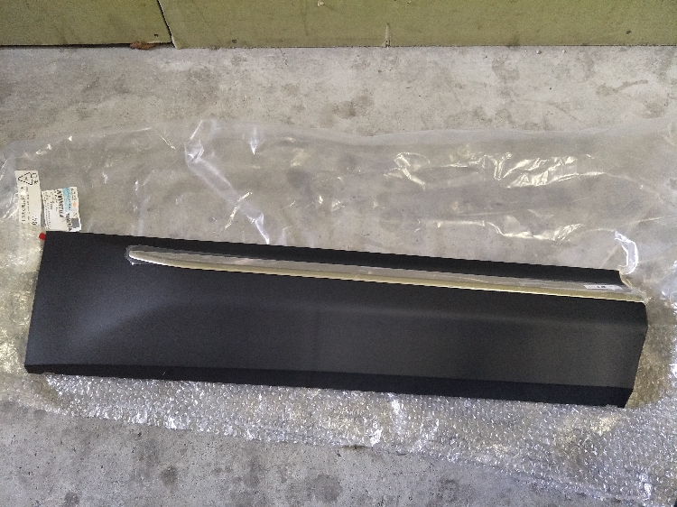 コディアック コディアック ドア下部ガードプレート ブライトストリップ ボディ 傷防止ストリップ 衝突防止トリム 装飾ストリップ 外装トリム