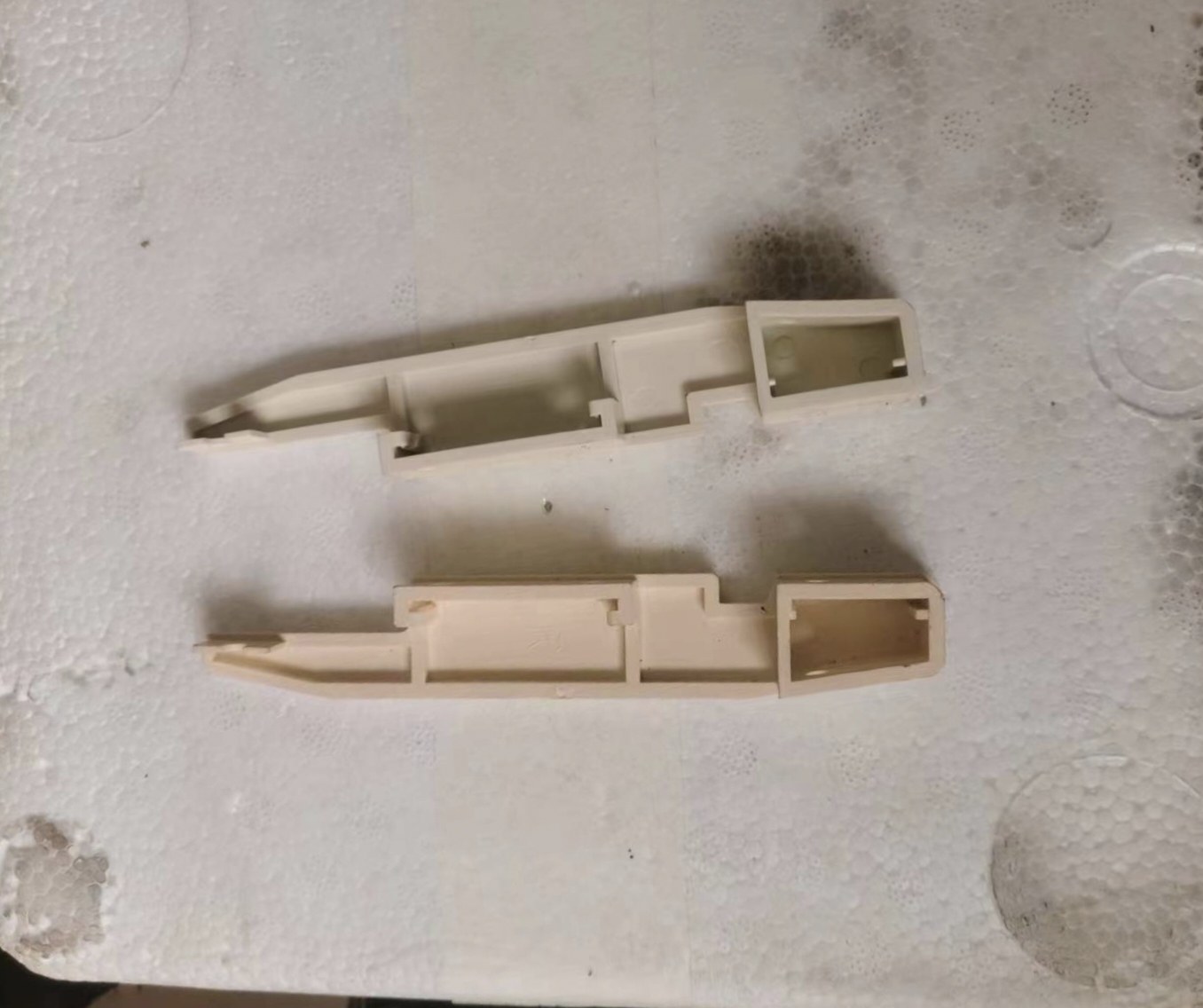 Вязальные машины 兄弟牌编织机辅机kr830/840/850/838配件塑料堵头全新的日本进口