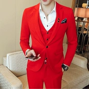 Hình ảnh studio ba mảnh mới được tổ chức phù hợp với phiên bản Hàn Quốc của những người đàn ông gầy đỏ mặc quần áo nam - Suit phù hợp