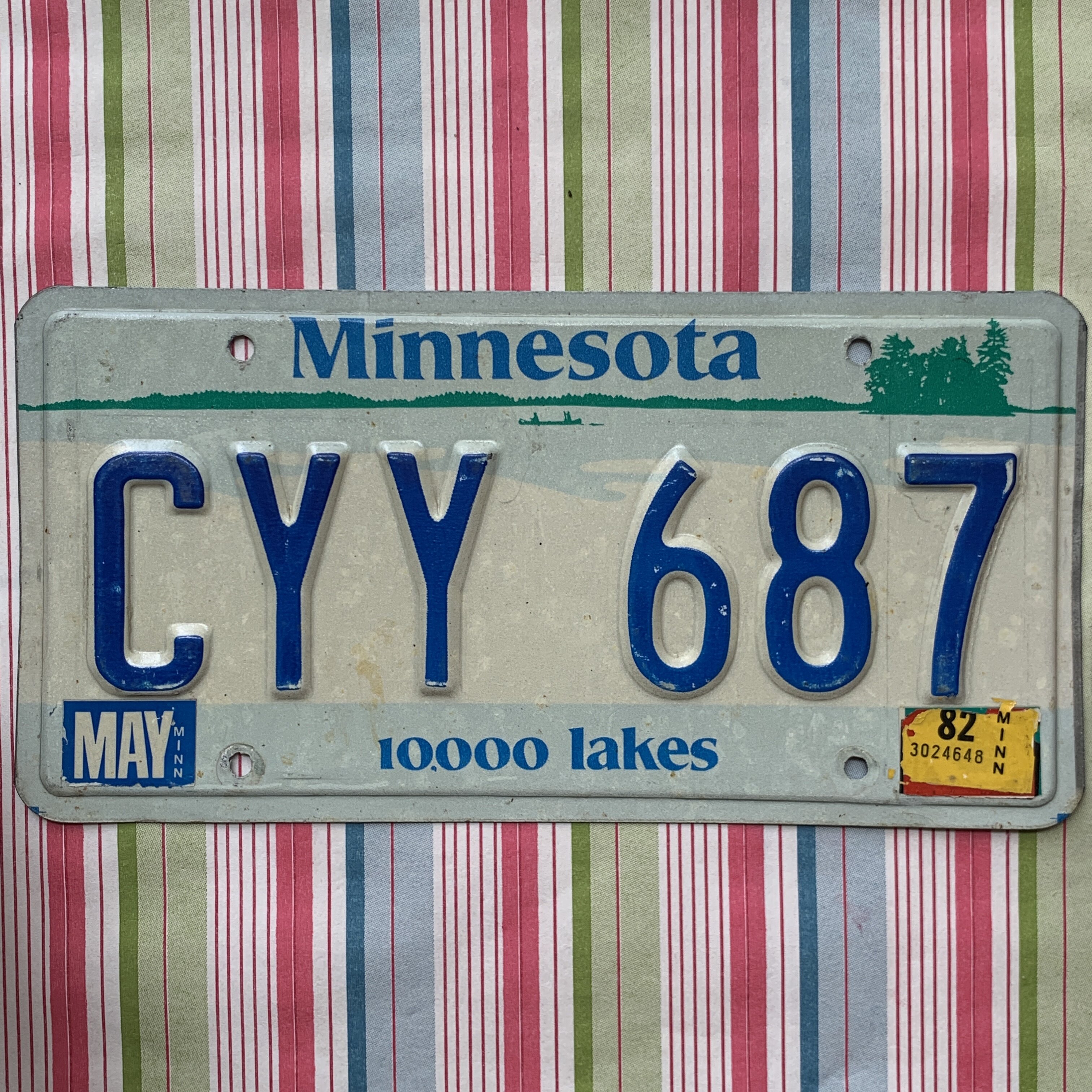 American license plate MinnesotaMN Minnesota CYY687 car culture antique collection personality props
