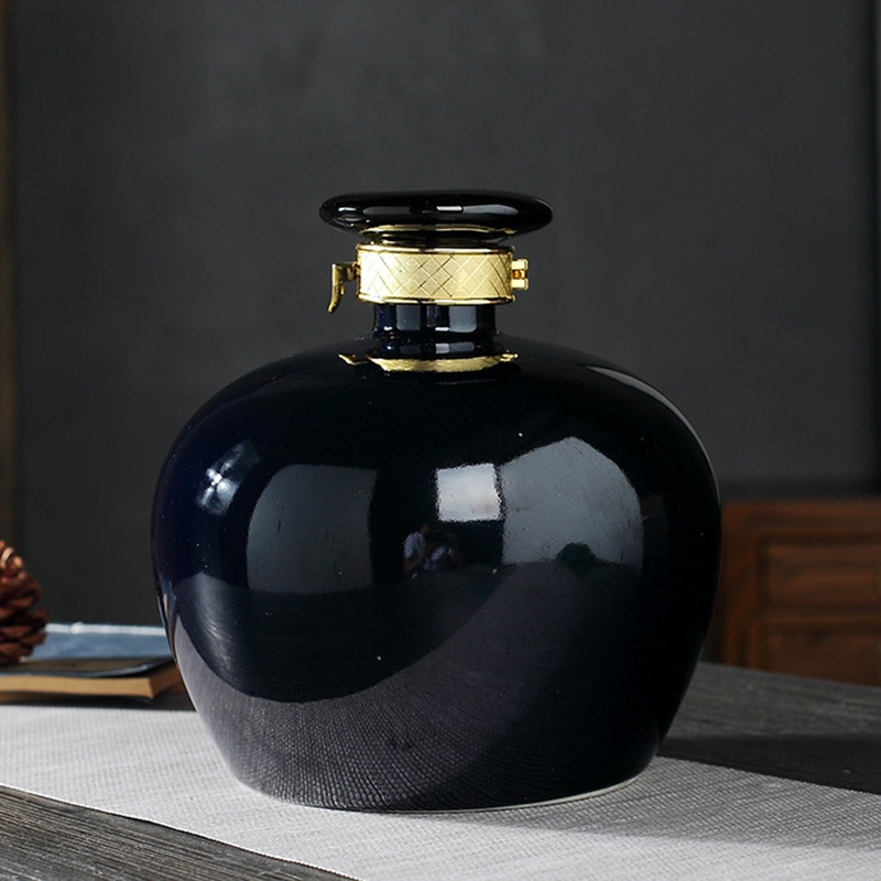 Qiao mu to restore ancient ways small black porcelain bottle expressions using 1 catty 2 jins 3 jins 5 jins of empty wine bottle seal black glaze jar with a card