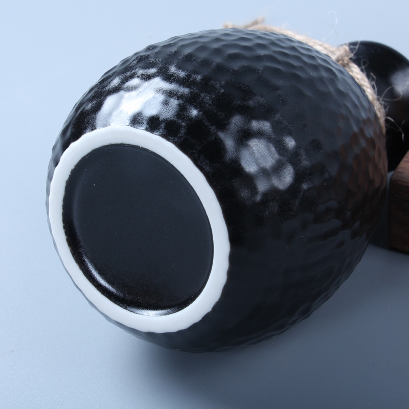 Qiao mu honeycomb Japanese creative ceramics hip matte enrolled, black and white wine decanters points half jins of liquor pot of wine