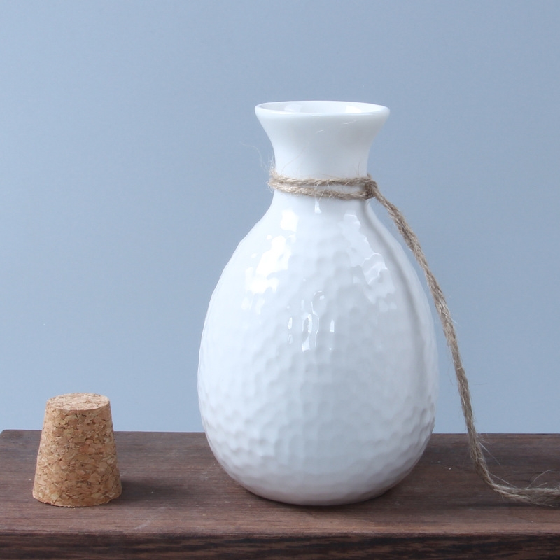 Qiao mu honeycomb Japanese creative ceramics hip matte enrolled, black and white wine decanters points half jins of liquor pot of wine