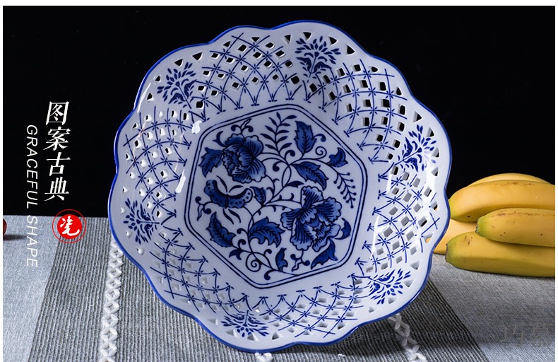 Qiao mu fruit bowl Chinese blue - and - white ceramics tribute compote domestic large sitting room tea table high hollow out fruit snacks