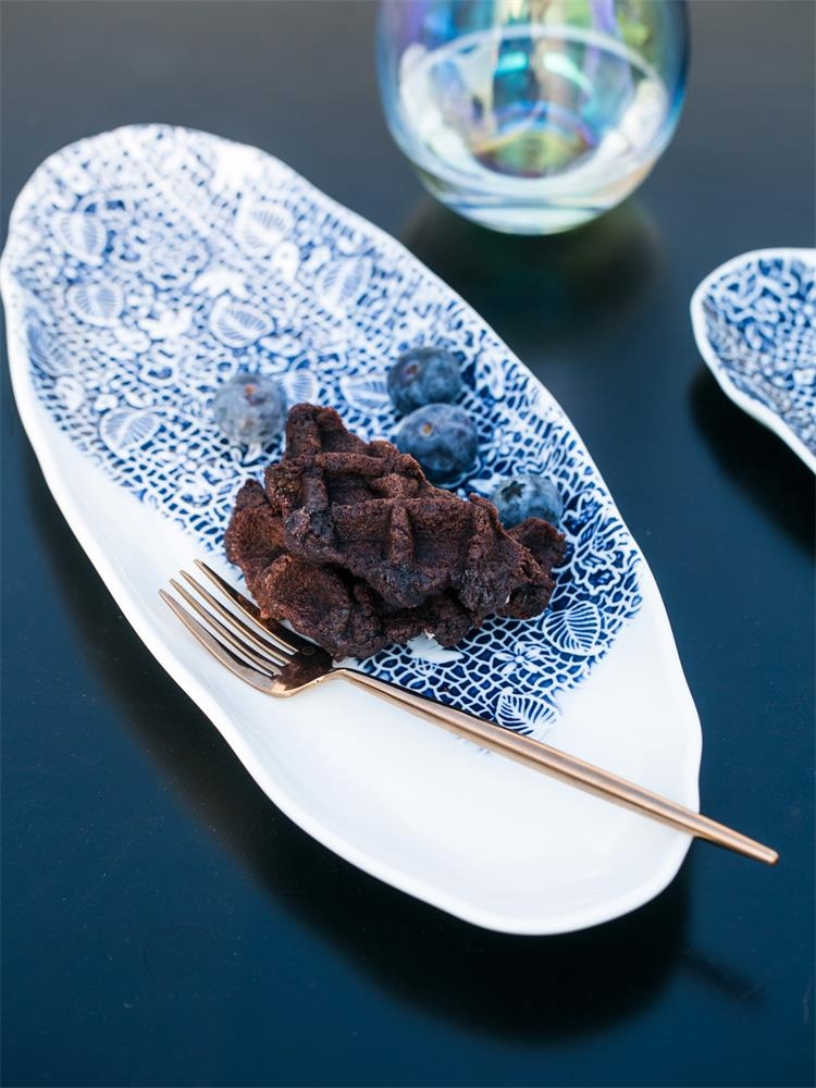 For creative Japanese ceramic complex relief small irregular strip plate sushi plate disc tray was dessert plate For breakfast