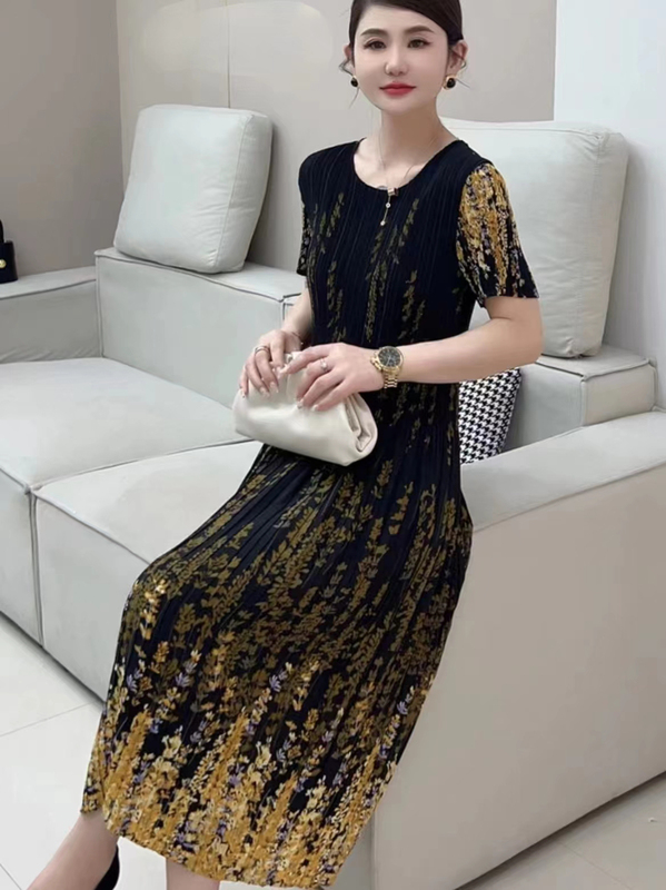 High-End Pleated Dress with a Large Hem for Women, Long Style, Summer 2024, Stretchy, Loose, Slimming, Stylish and Elegant Pleated Skirt High-End Pleated Dress with a Large Hem for Women, Long Style, Summer 2024, Stretchy, Loose, Slimming, Stylish and Elegant Pleated Skirt