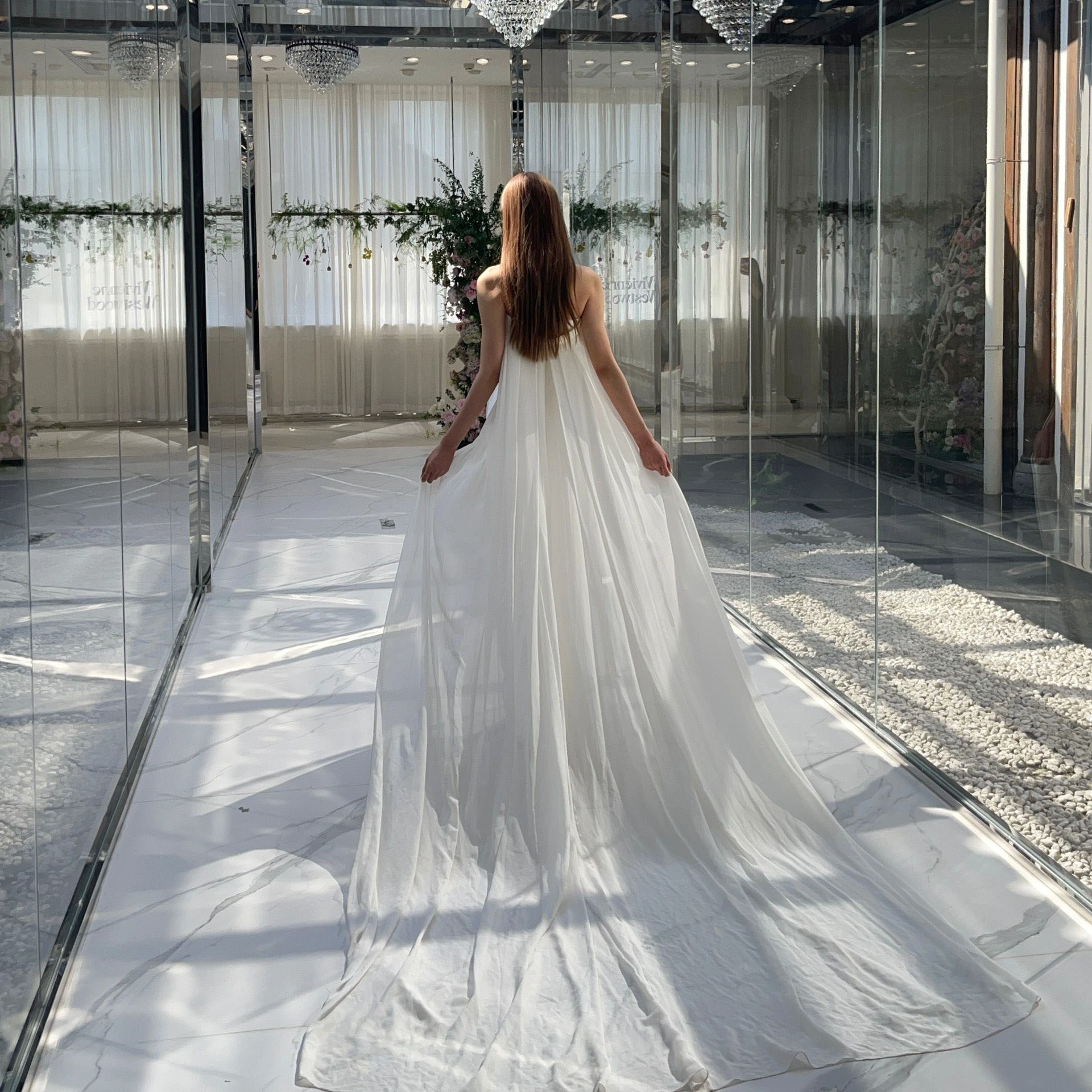 French Empress Dowager Light Wedding Dress 2024 New Tube top Light Luxury Sathalicate satin engaged welcoming guests out of the door French Empress Dowager Light Wedding Dress 2024 New Tube top Light Luxury Sathalicate satin engaged welcoming guests out of the door