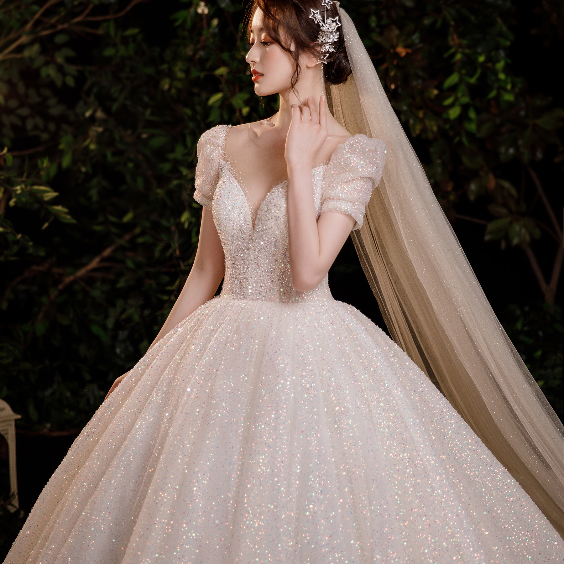 Wedding dresses 2022 new brides bubble sleeves starry sky extravagant superfairy V collar high-end French court Grand Trailing