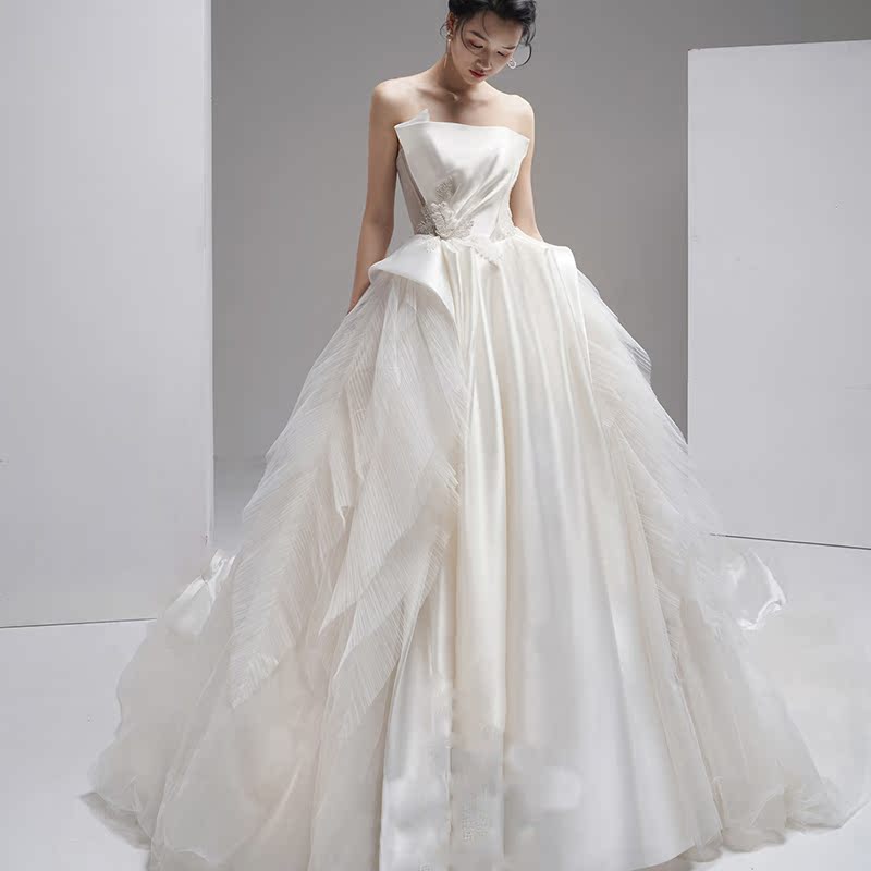 Herben Windy Wedding Dresses 2022 New Bridal Shells Smear with thin satin irregular large trailing fluffy skirts