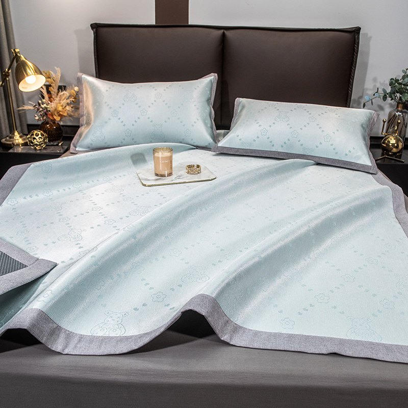 重汽豪沃XT7pro国六货车NX驾驶室的那些必备配件，凉席床垫如何选？