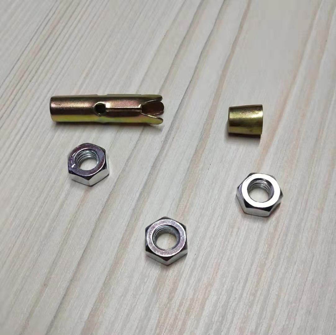 The pass-on-head Roma accessories.