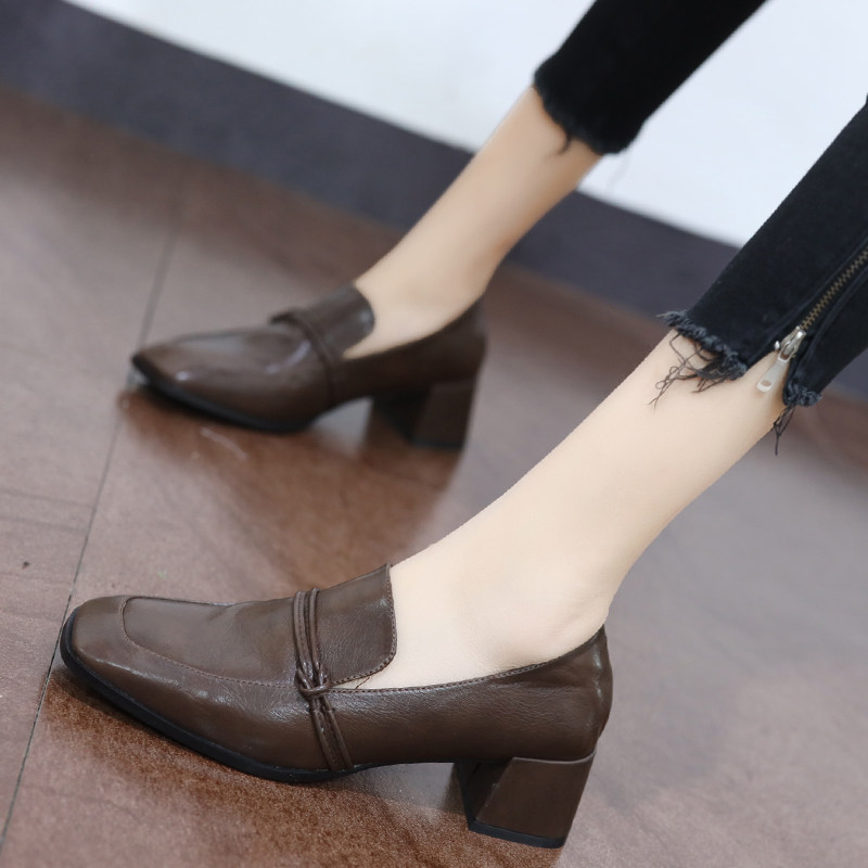 Hong Kong 2022 square head small leather shoes spring new loafer women's medium heel comfortable retro 5cm thick heel high heels