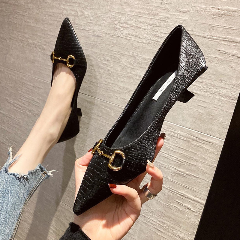 Hong Kong High heel Women's spring 2022 New name Yuanyuan temperament Low heel 3cm thin heel pointed light mouth Single shoes 