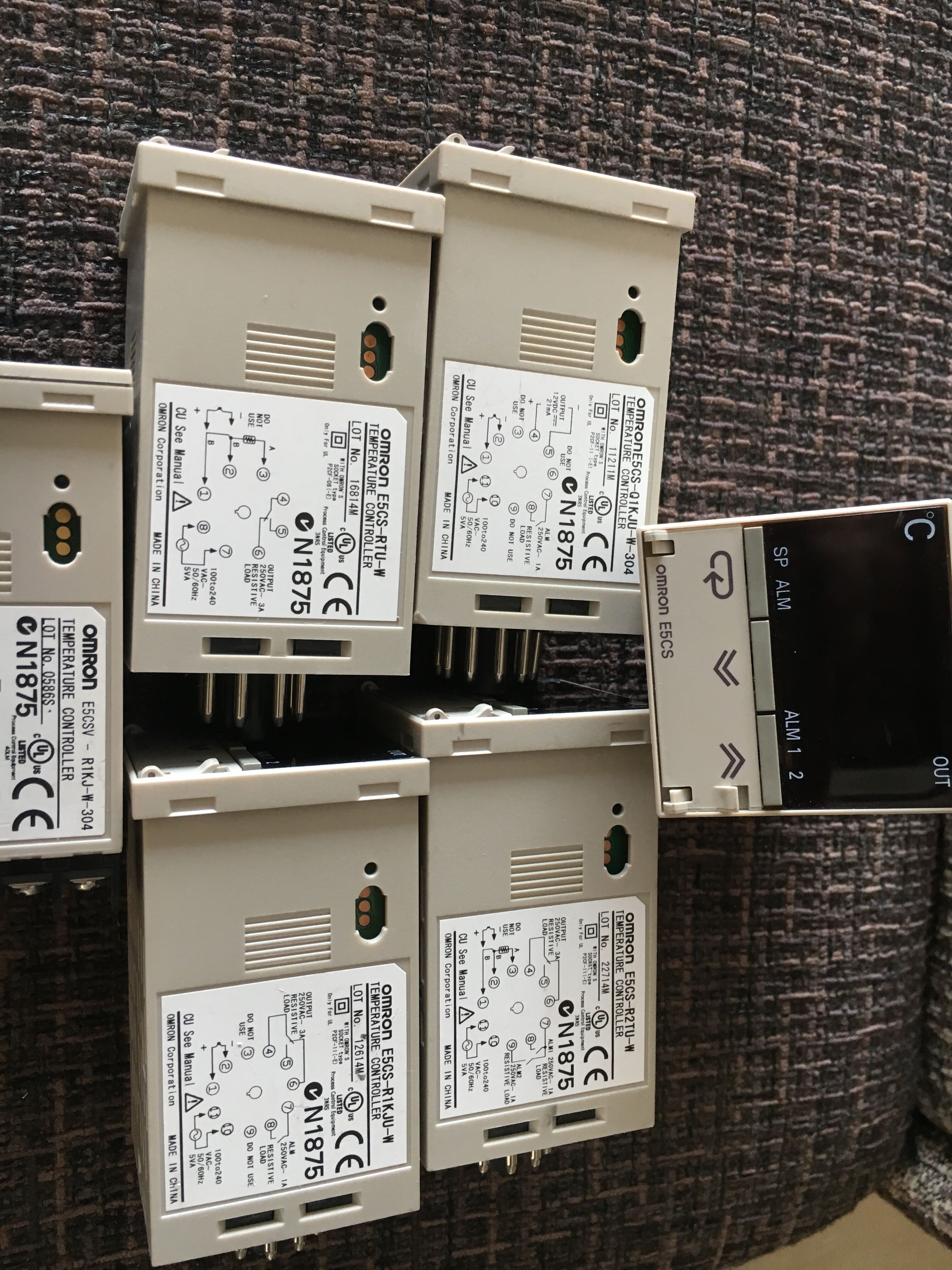 Thermostat E5CS-RTU-W Q1KJU-W-304 QR2TU-W R1KJU-W R1KJU-W R1PU-W