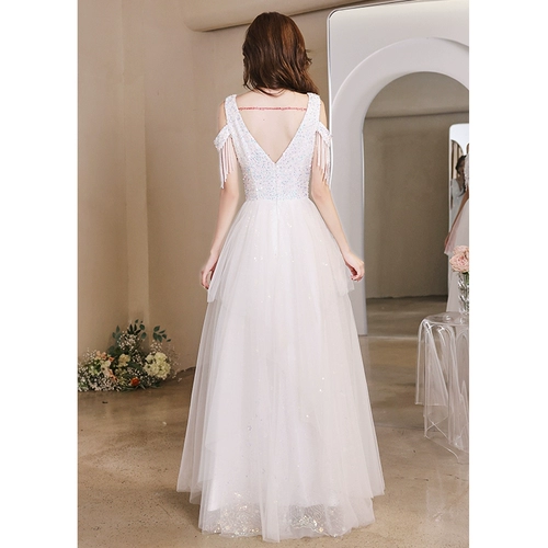 Белое длинное вечернее платье, элитный костюм