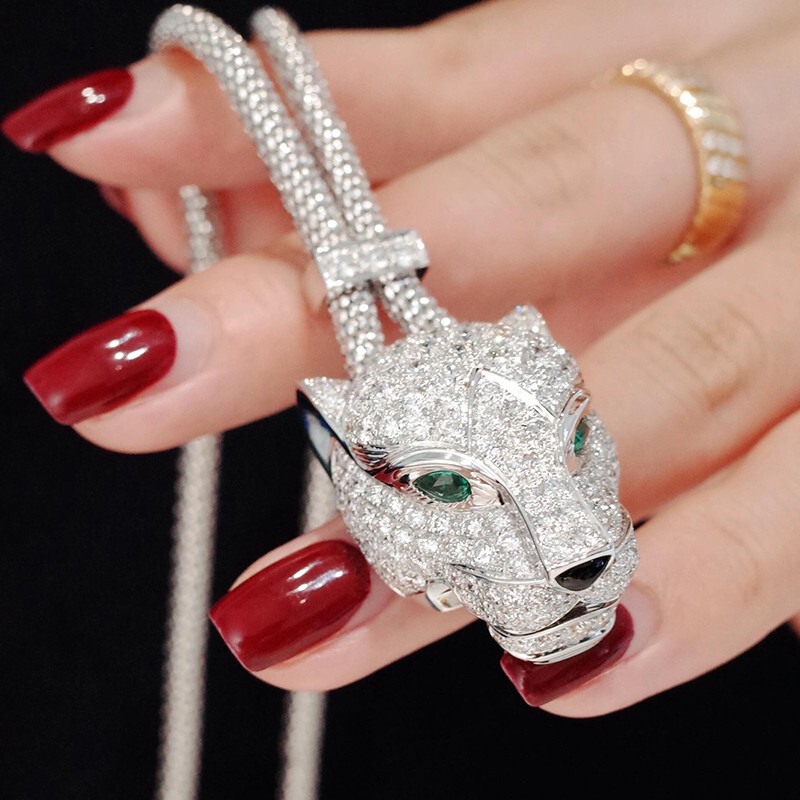 Platinum Diamond-Encrusted Leopard Head Necklace, Trendy and Stylish Long Pendant for Men, Bold Design, Unisex Couple Style, Pendant Bracelet Three-In-One