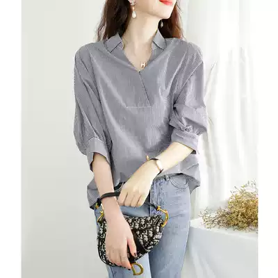 Retro Hong Kong flavor loose five-point lantern sleeve V-neck shirt female summer design sense niche light mature temperament shirt top