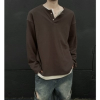 Коричневый - двубортный с V-образным вырезом