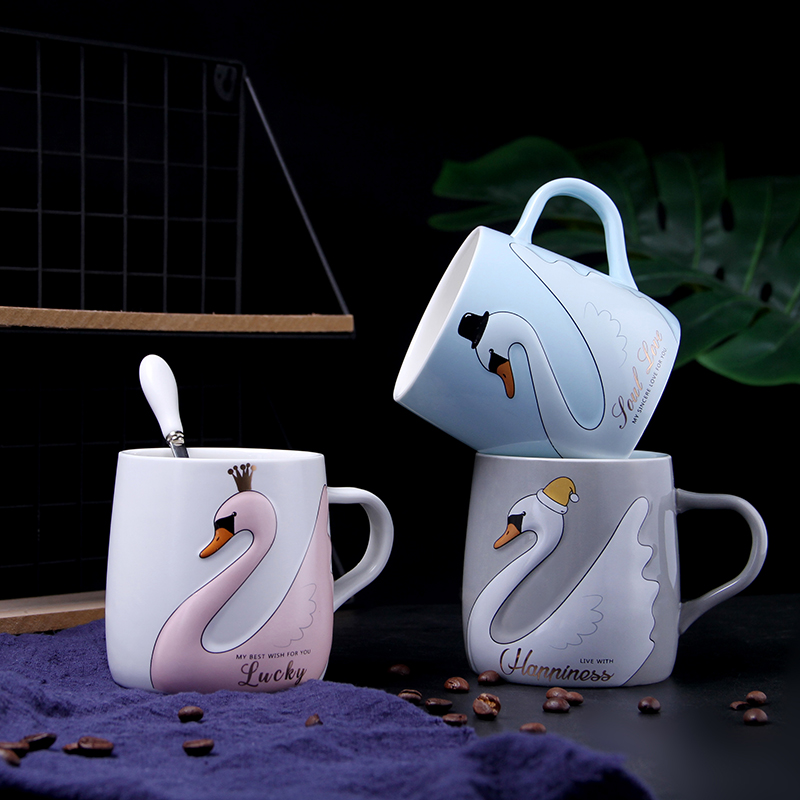 Creative lovely relief mugs with cover spoon girl heart move household drinking water ceramic cup of office coffee cup