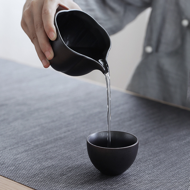 TaoZi ceramic coarse after getting a Japanese kung fu tea accessories in hand just a cup of tea and tea cup opener points sea