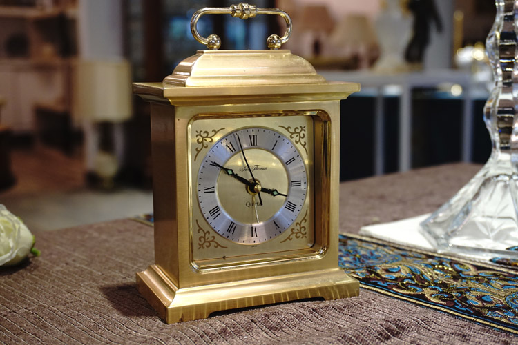 Sản xuất tại Nhật Bản SethThomas sản xuất ghế đồng bộ sưu tập Phương Tây antique Ngày Valentine đồ trang trí Châu Âu đồng hồ thạch anh vật dụng bằng đồng