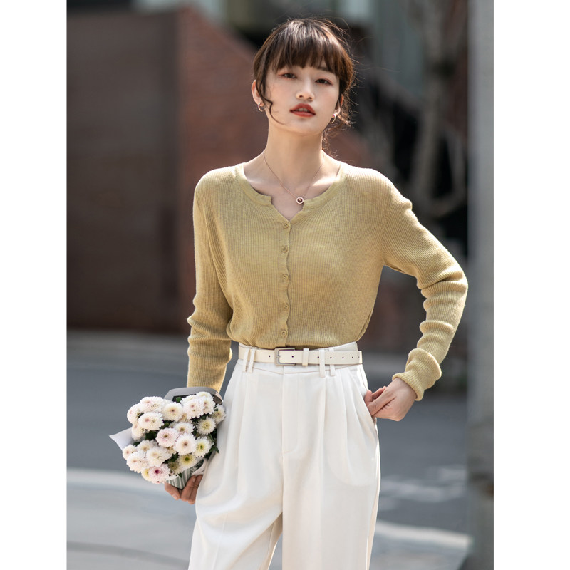 Thin wool knitted cardigan Western style V-neck short top 2022 early autumn new yellow wool bottoming shirt