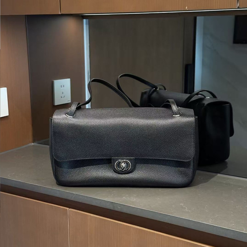 26C High-End Black Pebbled Leather Underarm Vintage Long-Handle Baguette Bag Versatile for Commuting, Shoulder and Handbag