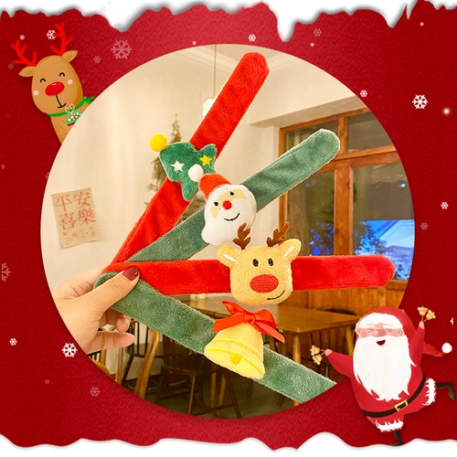 Рождество папа кружок Подаривает мемориал, чтобы дать подругам -девочкам маленький подарок детский детский детский сад