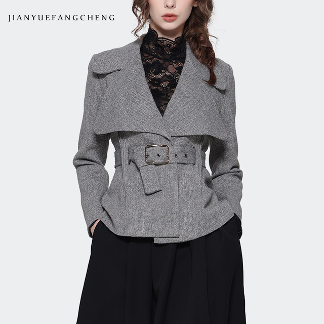 European station 2023 autumn and winter design large suit collar woolen coat women's cape short small suit woolen top