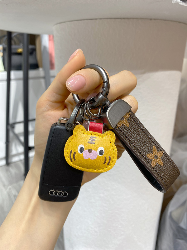 Cartoon Cute Little Tiger Keychain for Men and Women, Couple Style, High-End Feel, Suitable for Car, Home, and Bag Decoration