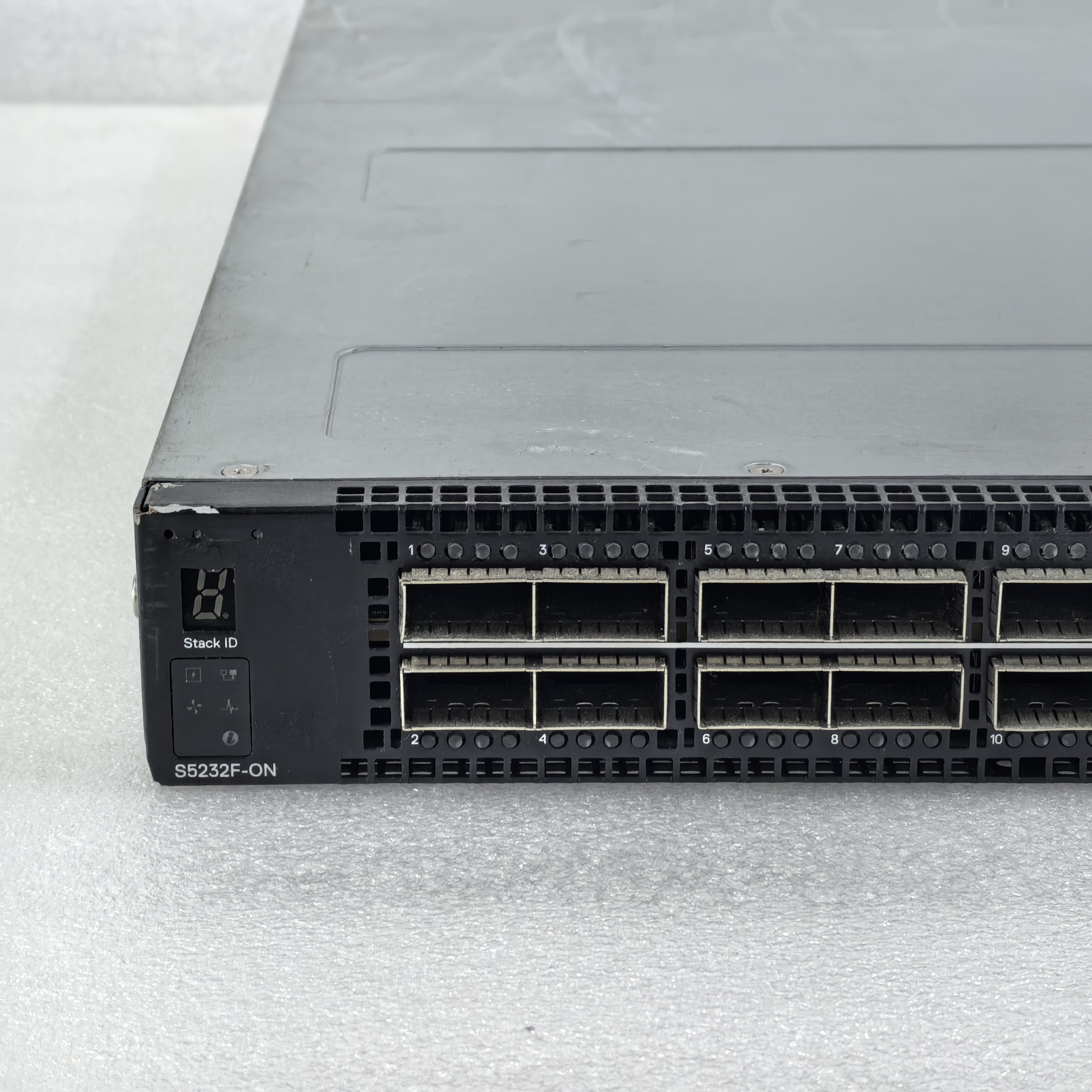 戴尔S5232F-ON交换机：32x口100GbE QSFP28 & 2x 10GbE SFP+，数据中心的新宠儿！-交换机-淘宝百科网