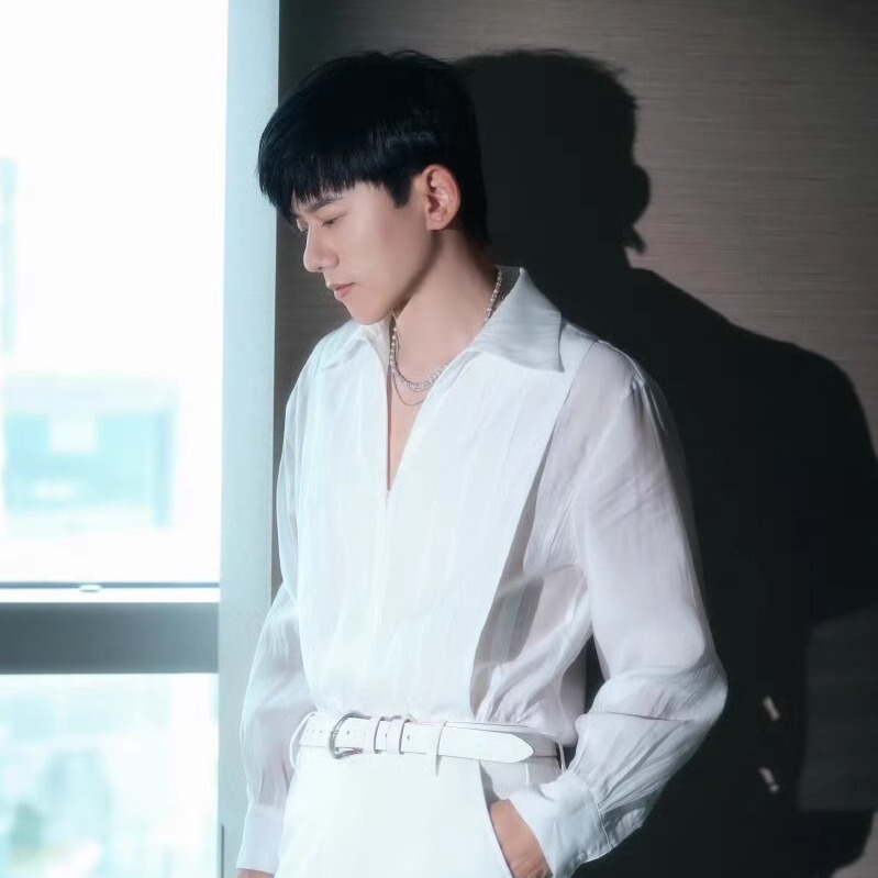Zhang Jie's New White Multi-Fold Thin Semi-Sheer Long-Sleeve Shirt with a Fashionable Design and Stylish Temperament