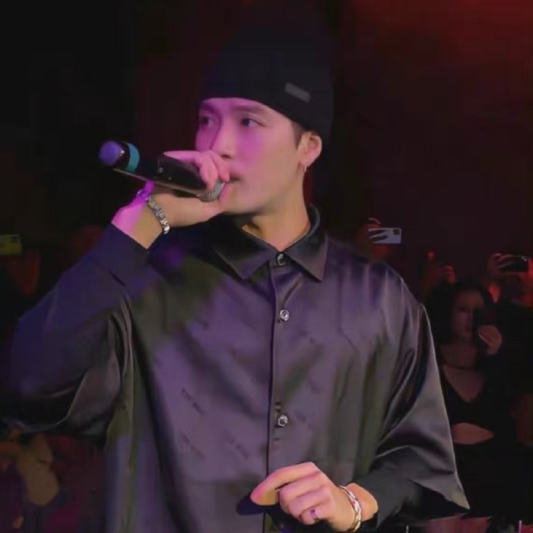 Jackson Wang's Same Style Spring/Summer Shirt, High-End Jacquard, Loose and Casual, Unisex Black Short-Sleeve Shirt, Trendy