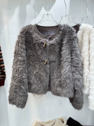 Небольшая короткая демисезонная куртка, модное утепленное термобелье, в стиле Шанель