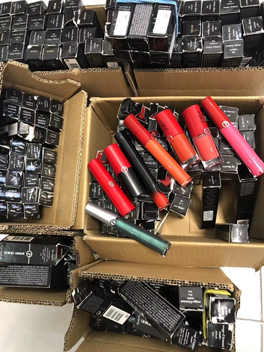 Giorgio Armani Armani Тонкая труба губная помада черная трубка черная трубка Глазу для губ маленькая пухлая динг Zhenai Love Губная помада хорошая цена