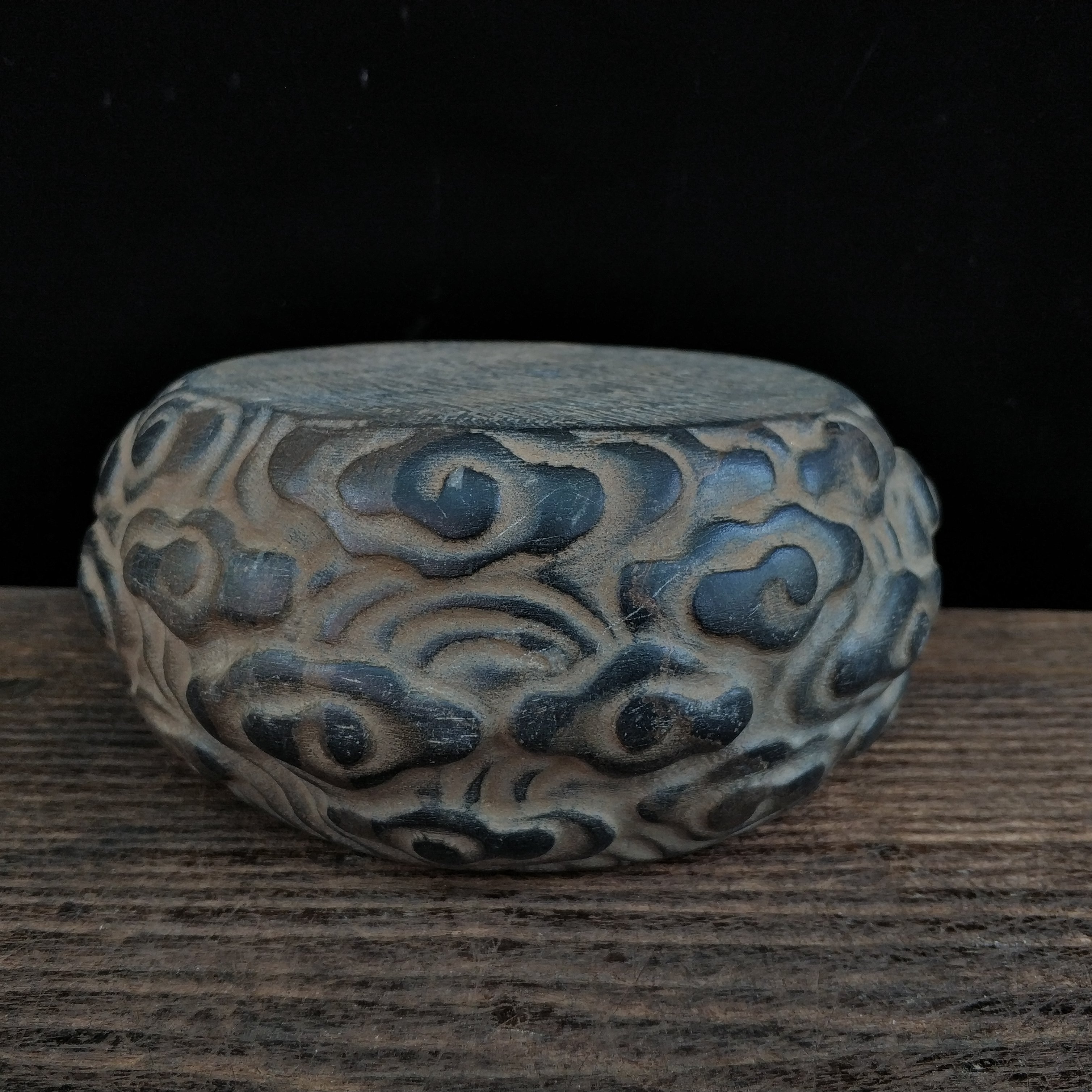 Black bluestone stone drum Stone carving paperweight Stone Lion Inkstone Rui Beast Pixiu Water-absorbing beast Tea house living room tea mat desk ornaments