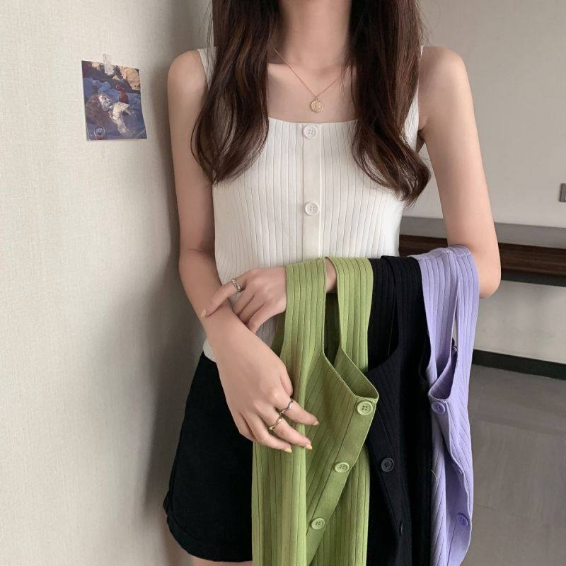A new square-neck knitted mini halter top for women in summer 2024, worn as an outer layer with a short white ice silk base layer top