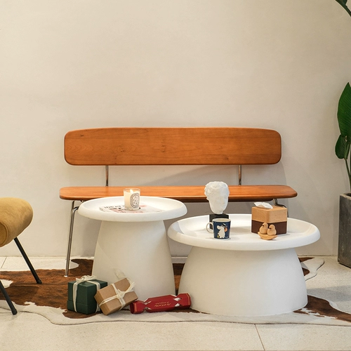 Nordic Creative INS Coffee Lake Late Маленькая квартира Современный минималистский круглый диван рядом с несколькими пластиковыми короткометражными кровати