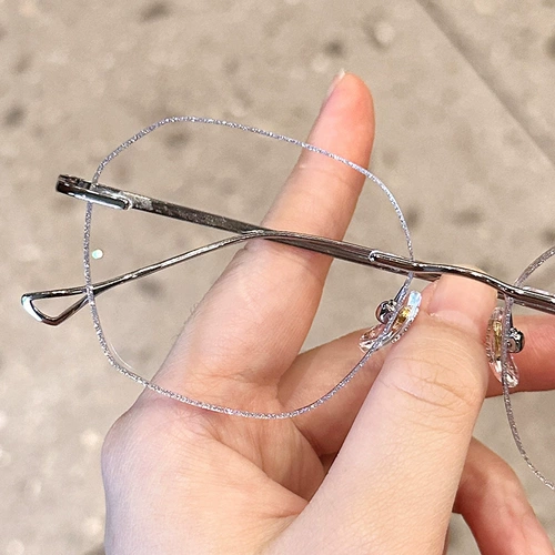 Анти -блюд легкие анти -градиационные очки миопии женские ультра -светлые чистые титановые плоские, защищающие глаза могут быть использованы, чтобы показать небольшую лицу