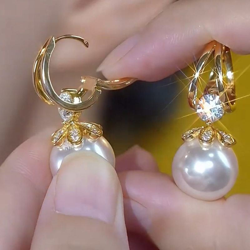 复古珍珠耳环:从赫本身到现代时尚的蜕变