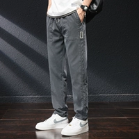 Темно -серой