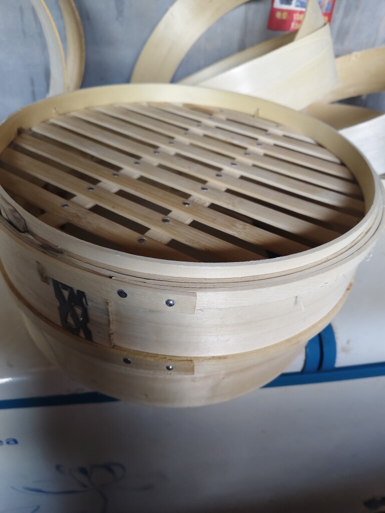 龙威日用百货的LOGO