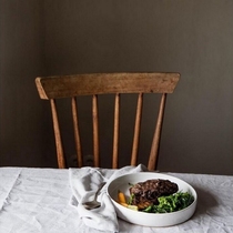 Liangyuan still product Japanese Nordic style vegetarian white ceramic round rice plate Deep-edged Western plate plate